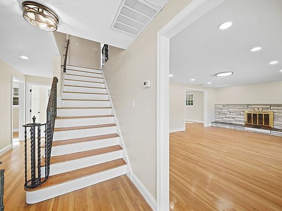 2nd image of 15 Maplewood Rd