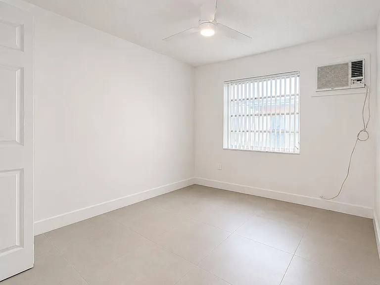 2152 SW 72nd Ave #A — Photo 7
