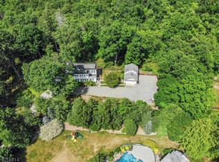 31 Long Hill Rd, Oakland, NJ 07436