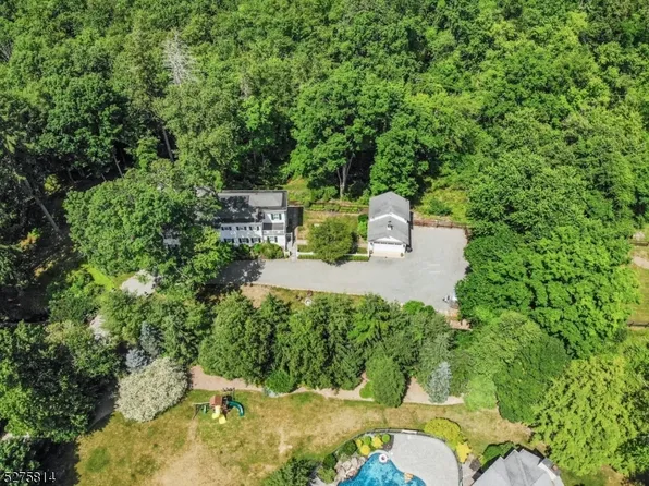 31 Long Hill Rd, Oakland Boro, NJ 07436