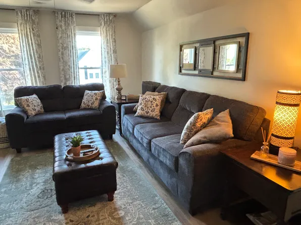 (undisclosed Address), Hartford, WI 53027