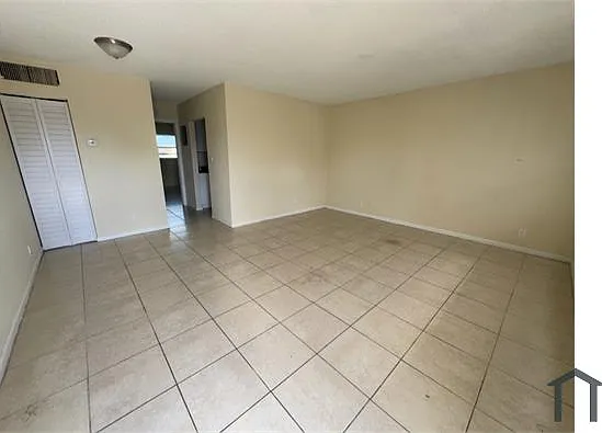 2 bed, 950 sqft, $2,200 — Photo 2