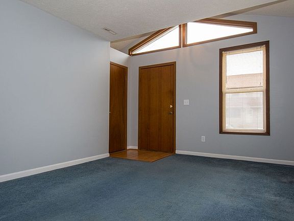 3rd image of 1150 E Fox St