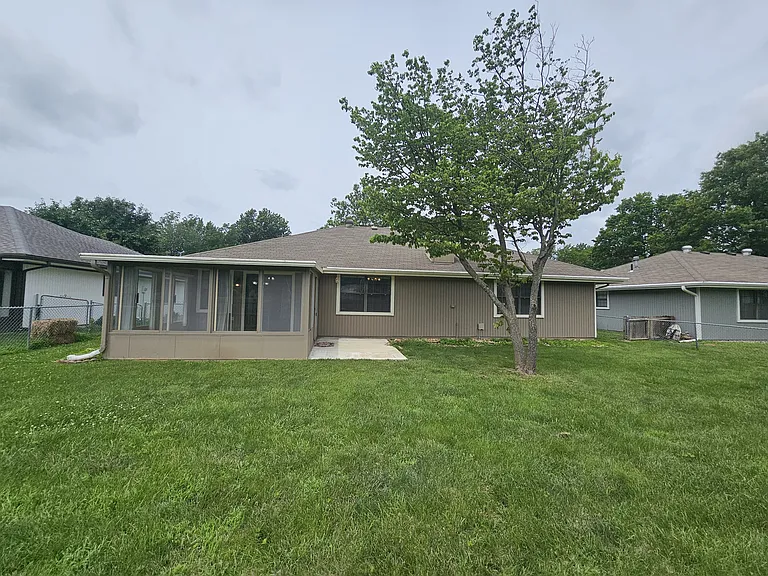 2412 NW 8th St — Photo 42