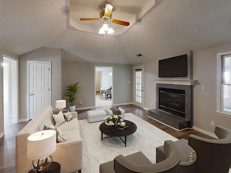 102 Montrose Dr — Photo 3