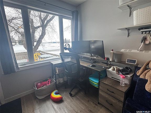 2nd image of 675 Pasqua St