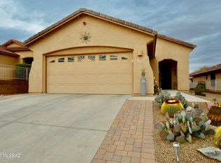 528 W Bazille Way, Green Valley, AZ 85614