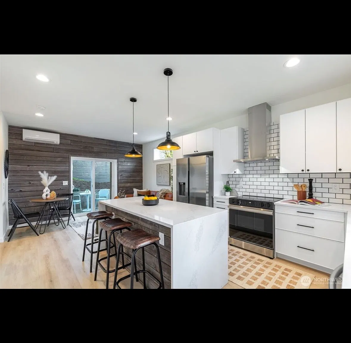 1556 S Pearl St — Photo 2