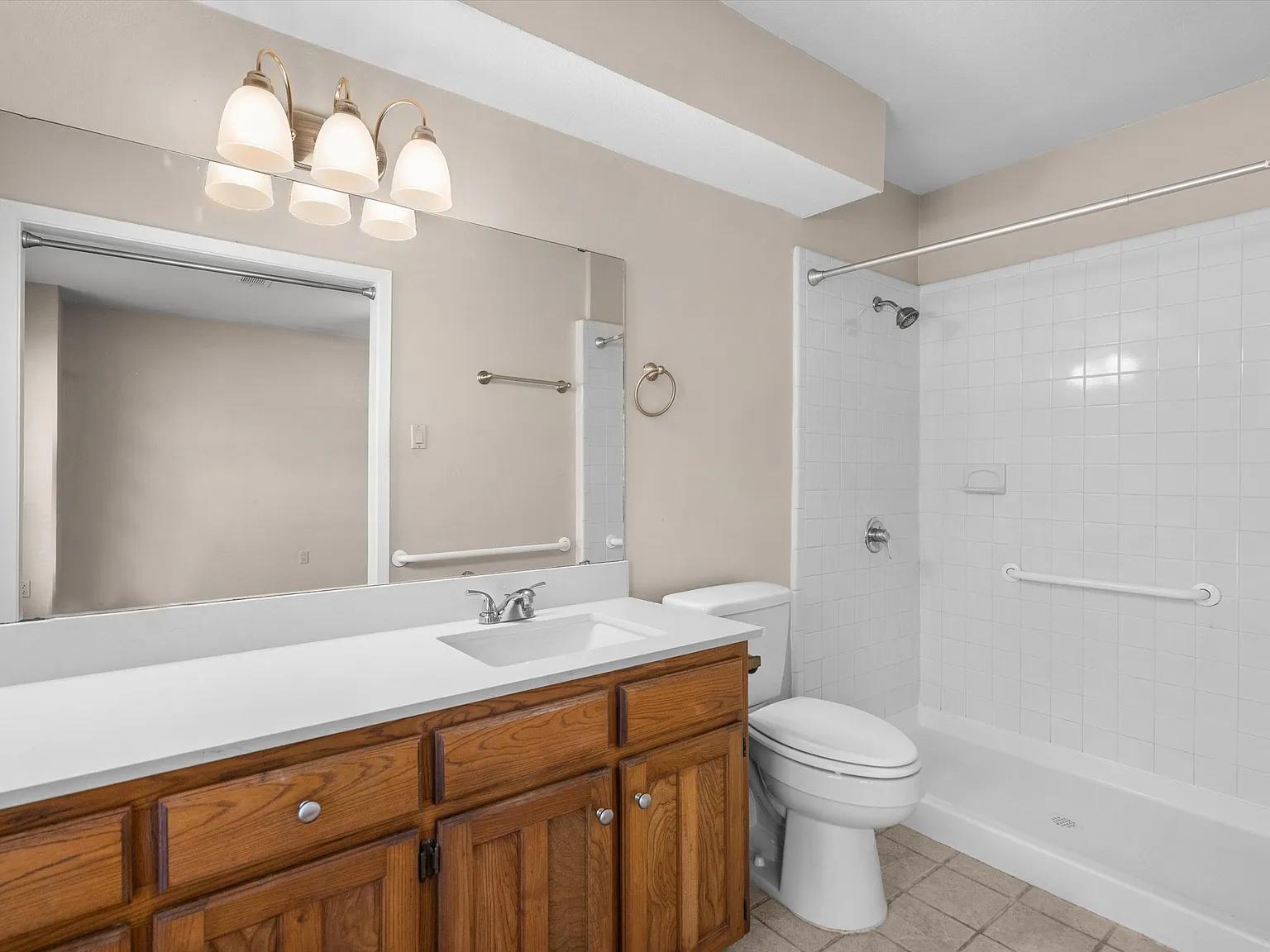 3 bed, 1204 sqft, $2,200 — Photo 4