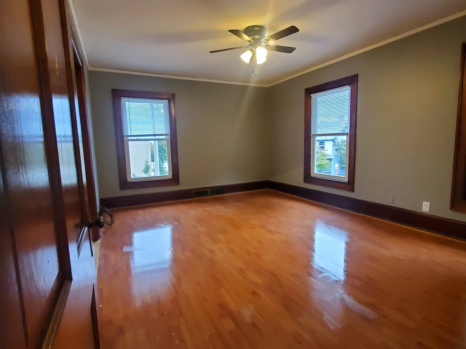 3 bed, 1000 sqft, $1,150 — Photo 2