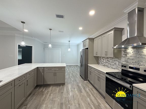 5th image of 2150 Nina St