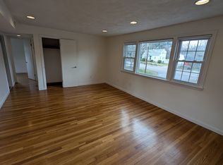 157 Central St APT 5, Foxborough, MA 02035