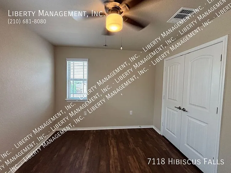 7118 Hibiscus Fls — Photo 29