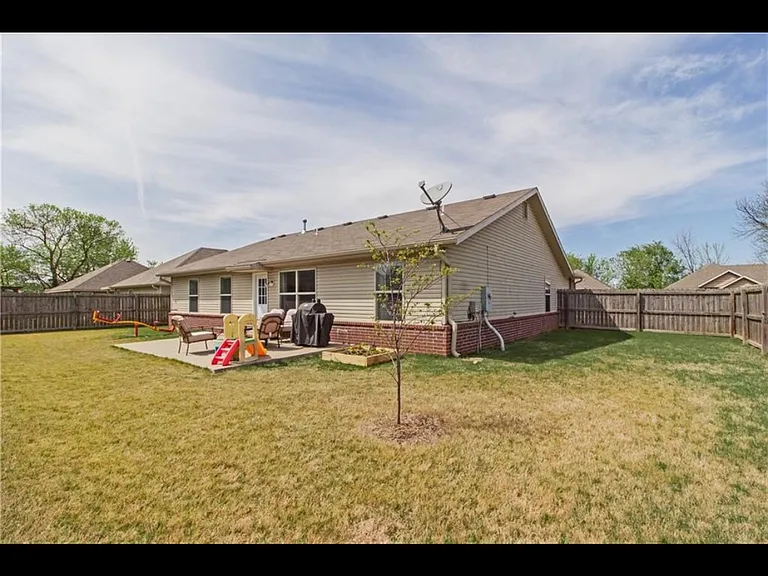 3101 Wentworth Ave — Photo 2