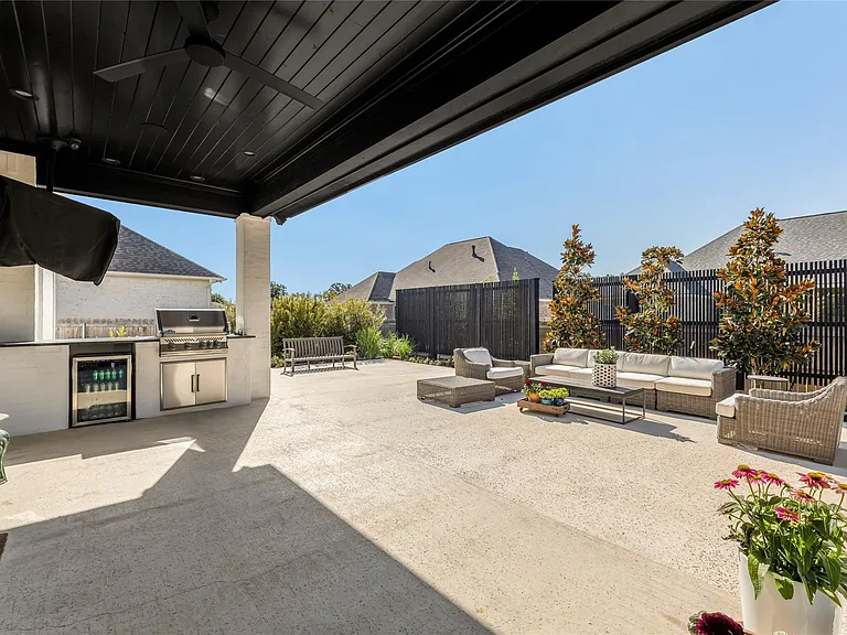 2033 Pebble Bend Dr — Photo 40