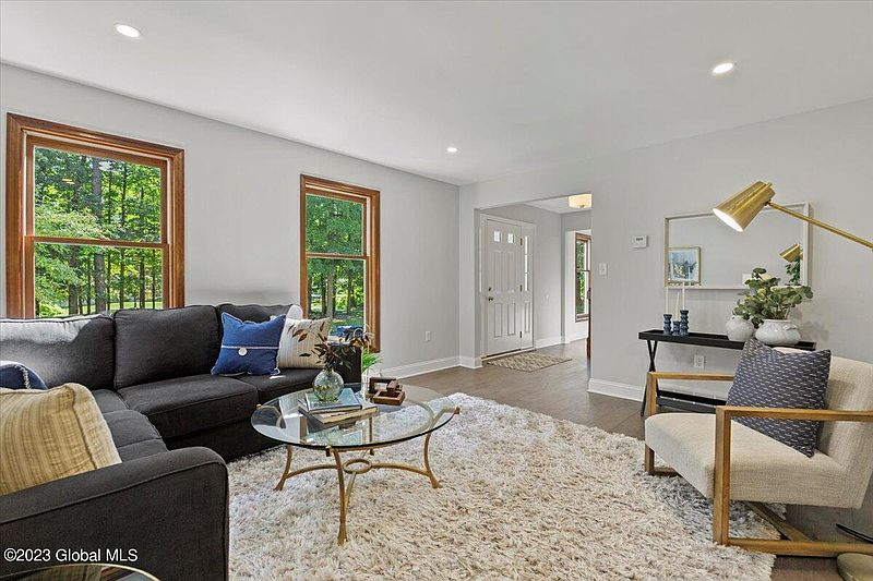 4th image of 31 Knollwood Drive
