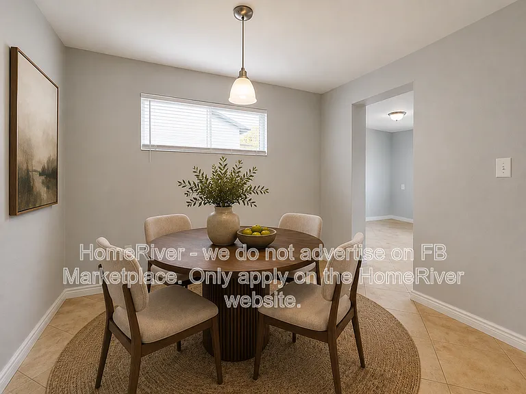2221 E Beverly Ln — Photo 3