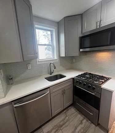 4th image of 249 Logan Ave #2