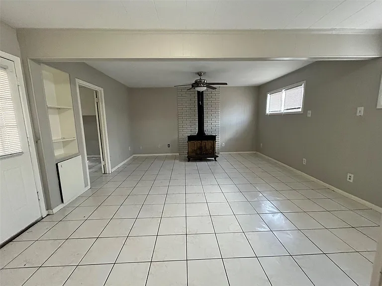 914 Elton St — Photo 13