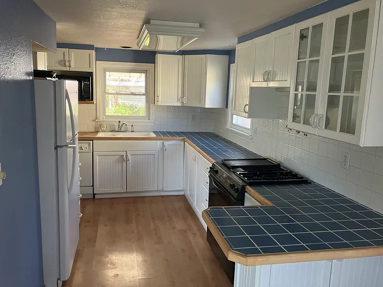 1103 Adele St — Photo 4