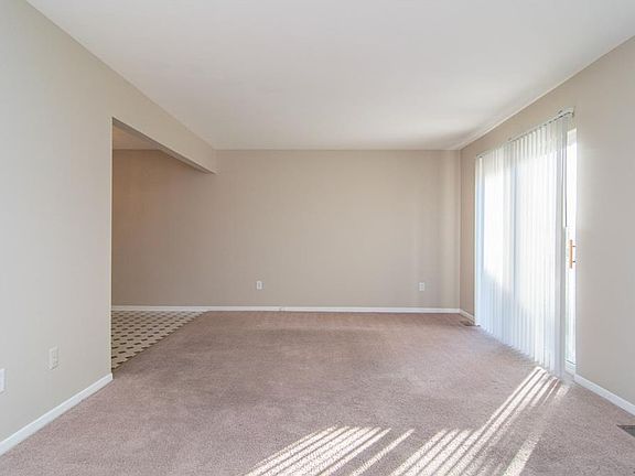 4th image of 8573 Winchester Dr