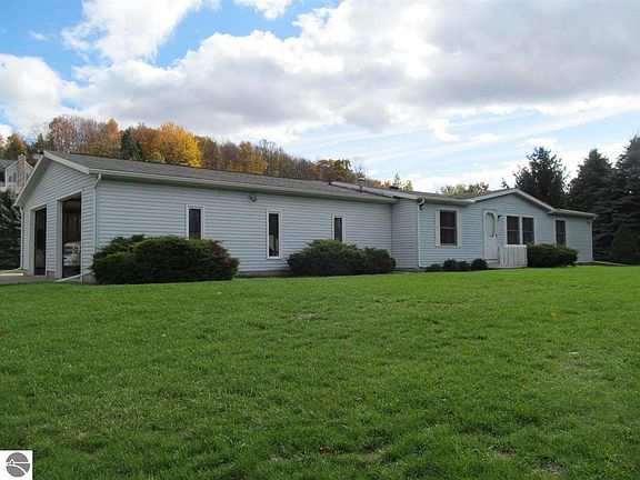 4th image of 9592 Peterson Dr