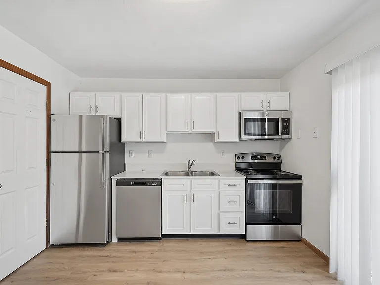 ReNew Edwardsville Apartment Collection — Photo 13