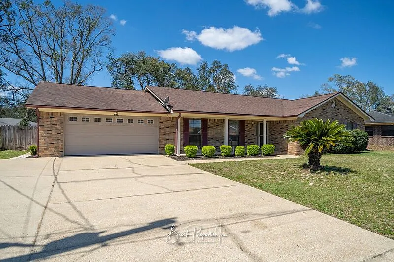 3 bed, 2.0 bath, 2128 sqft, $2,150 — Photo 2