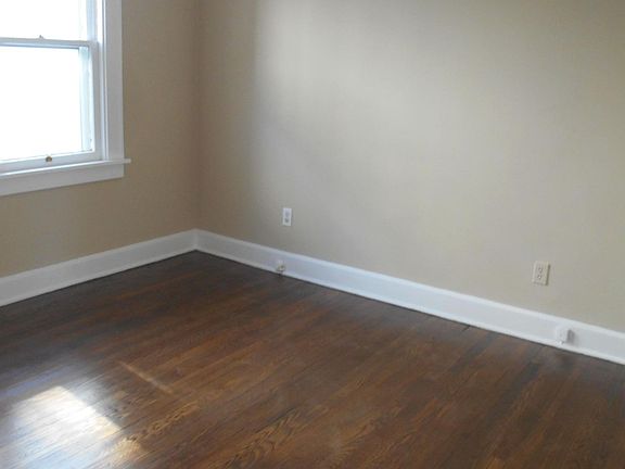 5th image of 2104 Wascana Ave