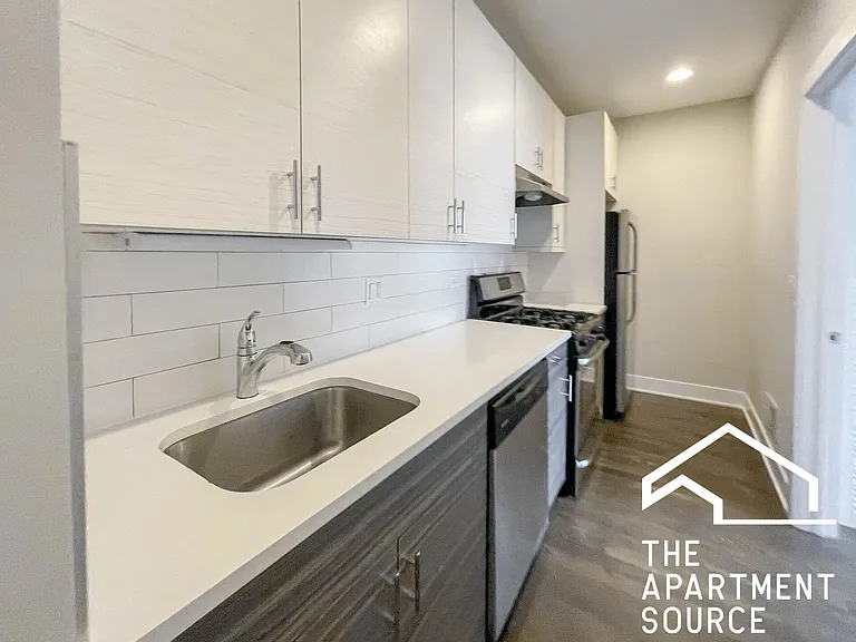 3911 N Janssen Ave #3 — Photo 5