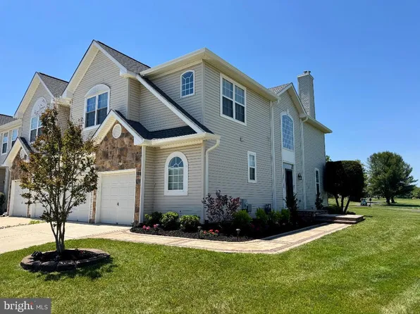 8 Saint Andrews Ct, Mount Holly, NJ 08060