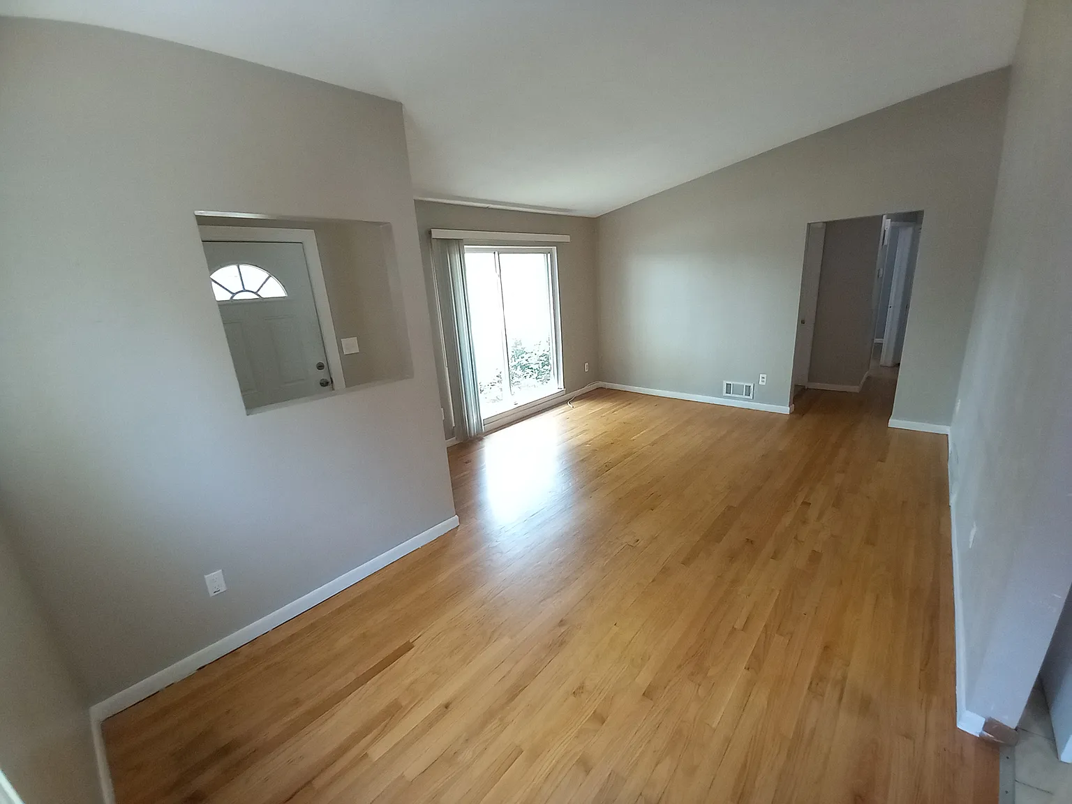 3 bed, 2039 sqft, $2,000 — Photo 4