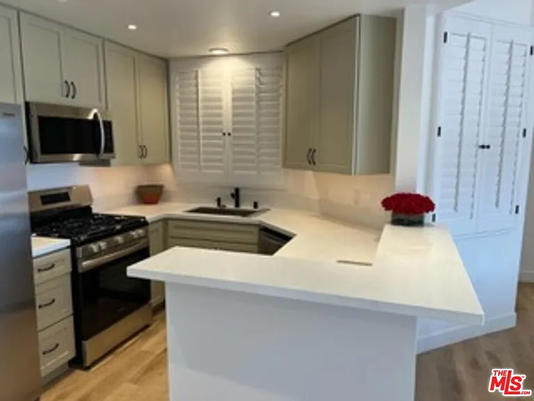 1744 Butler Ave #202 — Photo 8