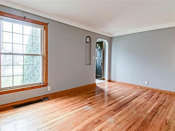 5th image of 143 Beachdale Dr