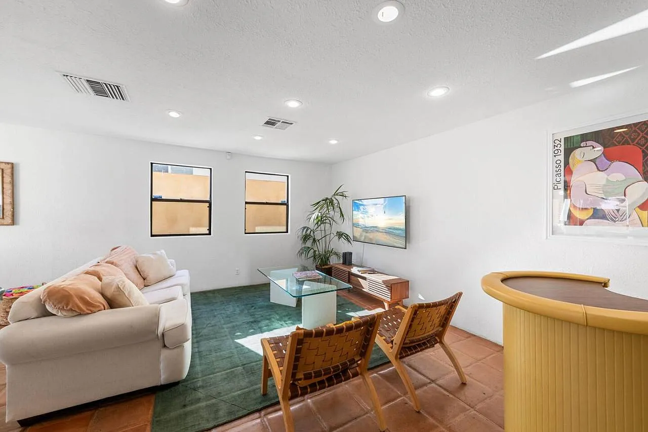 3 bed, 1616 sqft, $4,000 — Photo 3