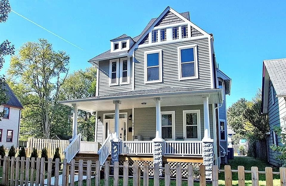 1st image of 1840 W 47th St