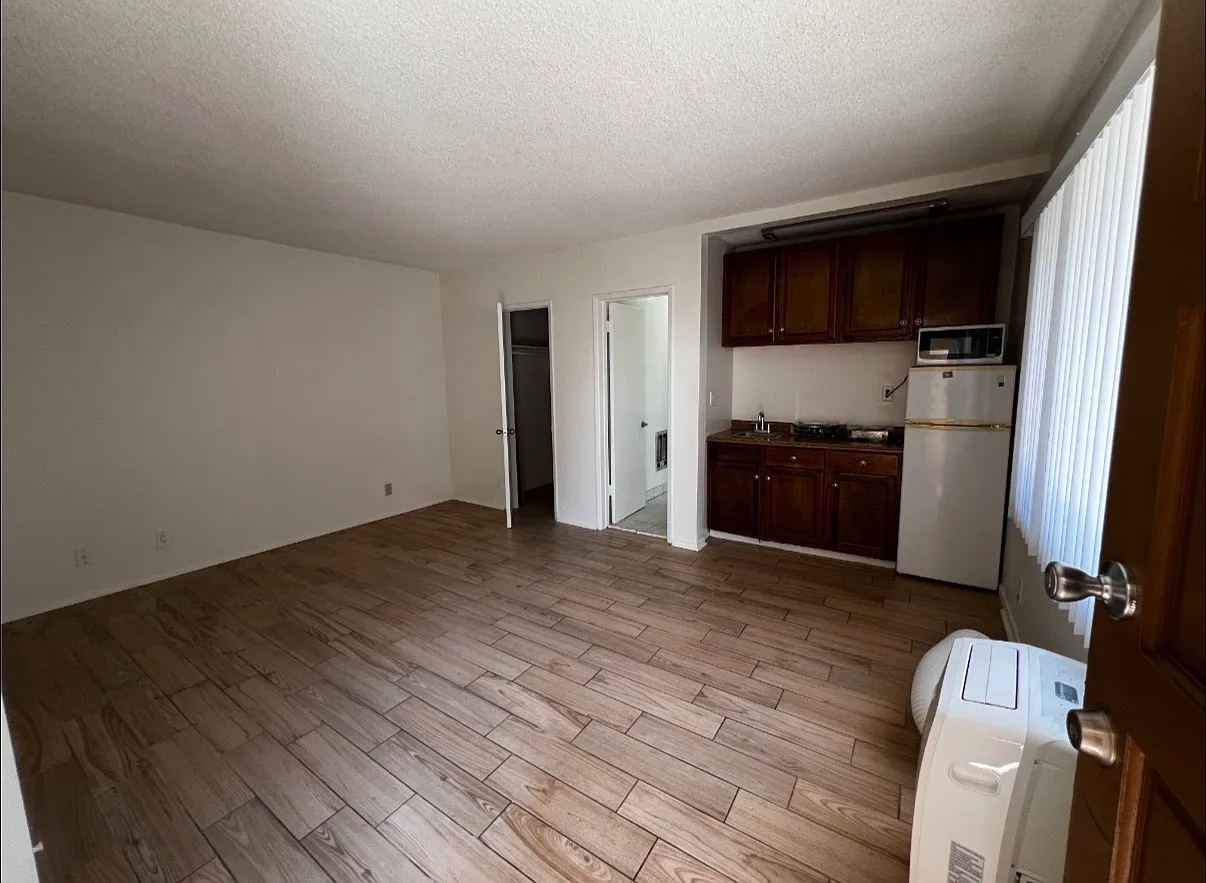 Studio, 300 sqft, $1,650 — Photo 4