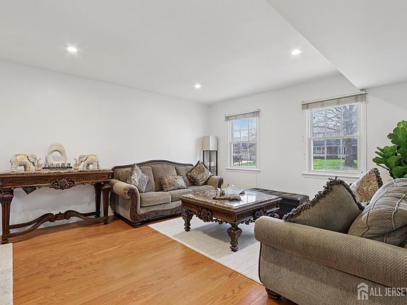 5th image of 12 Mackenzie Ln