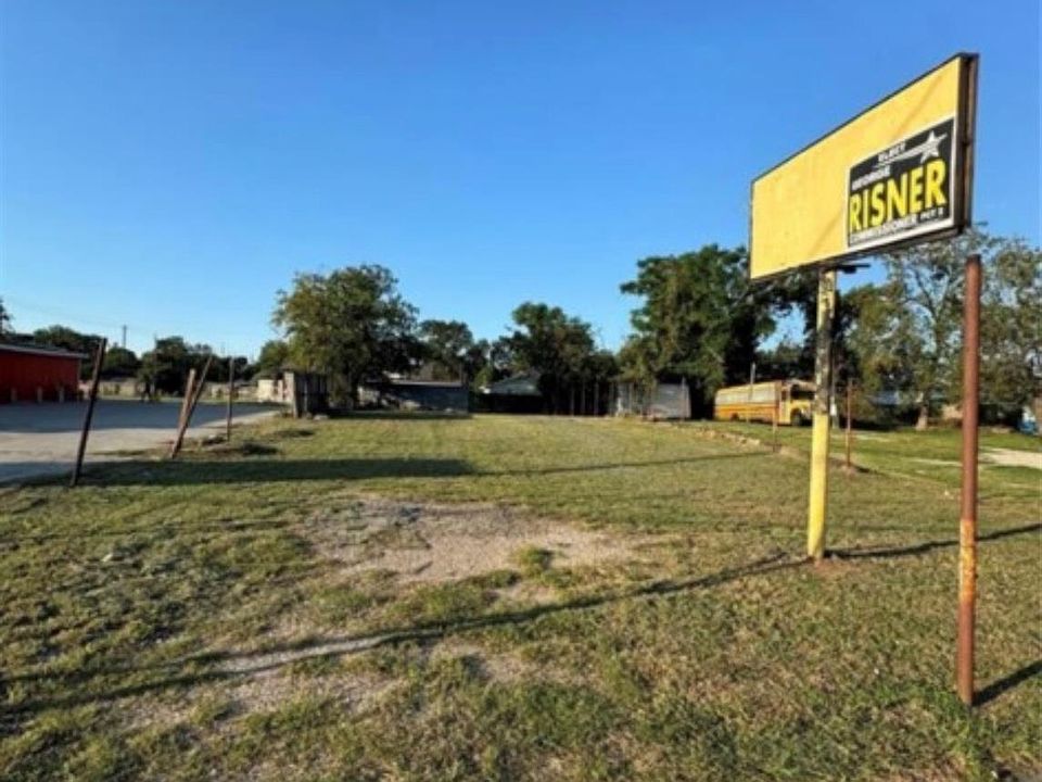 2nd image of 8021 Harrisburg Blvd