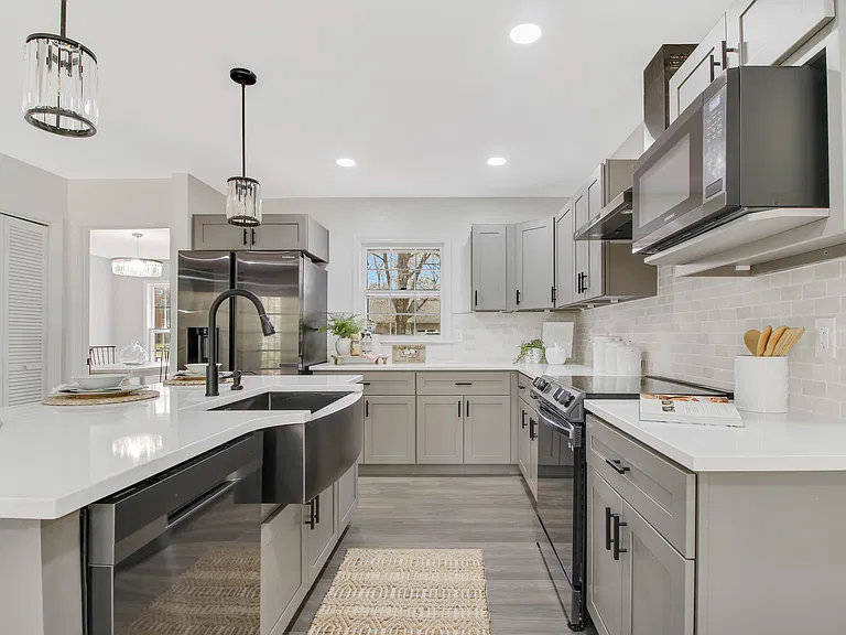 305 Mayfield St — Photo 16