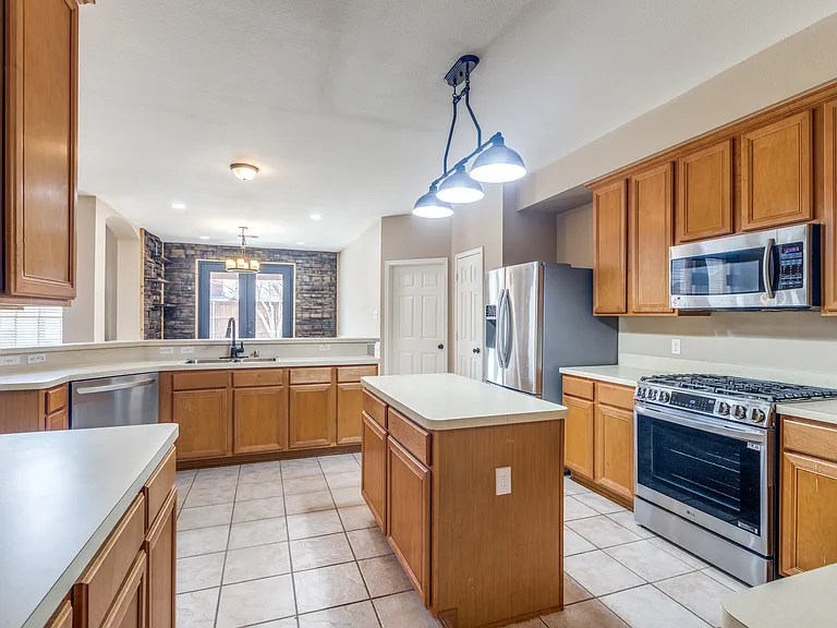 5857 Chatham Ln — Photo 9
