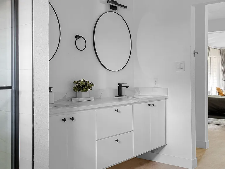 2521 Delmar Dr — Photo 12