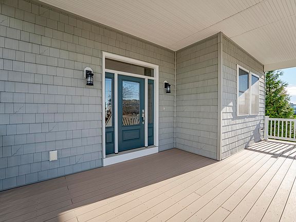 5th image of 3241 Bay Ave