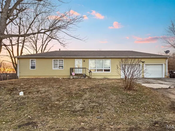 608 Harman St, Pleasant Hill, IL 62366