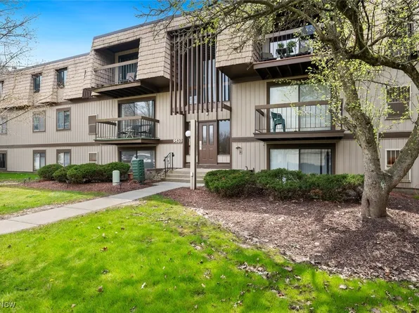 9520 Cove Dr Unit C15, North Royalton, OH 44133