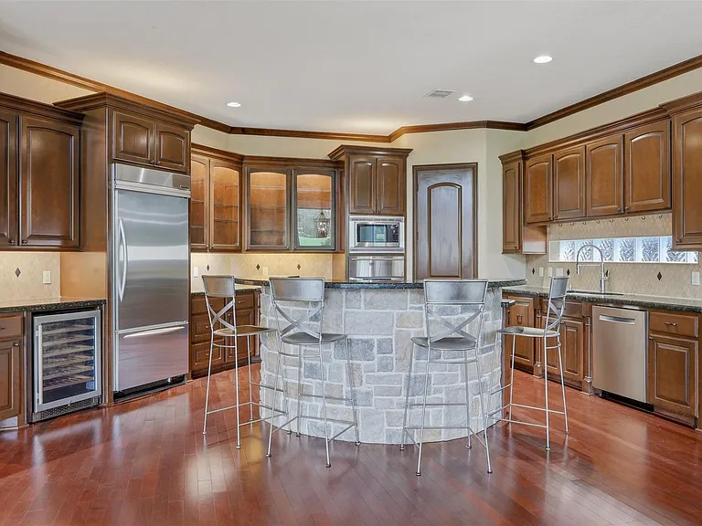 79 Melrose Dr — Photo 11