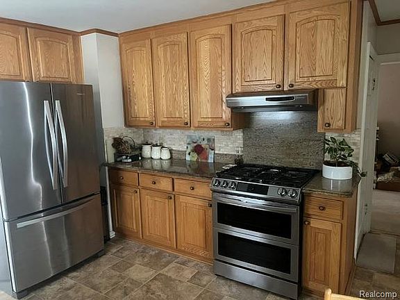 5th image of 819 W Shiawassee Ave