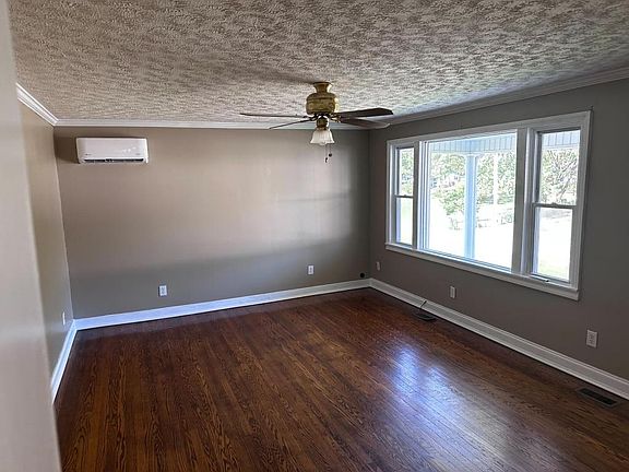 2nd image of 1207 E Lakeview Dr