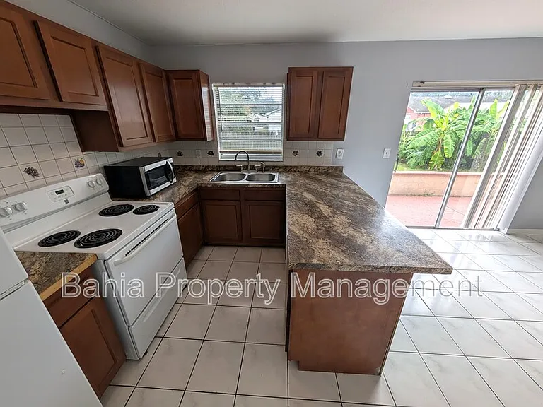 1803 E Humphrey St — Photo 6
