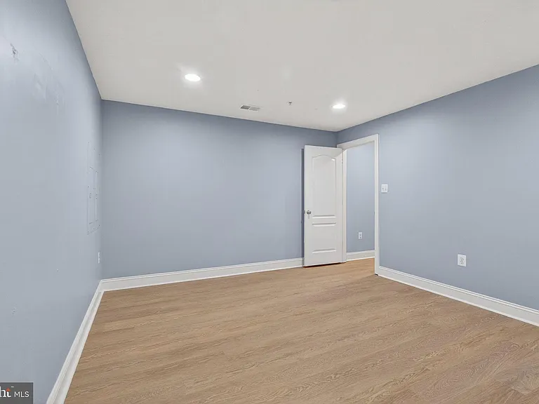 15806 Copper Beech Dr — Photo 40
